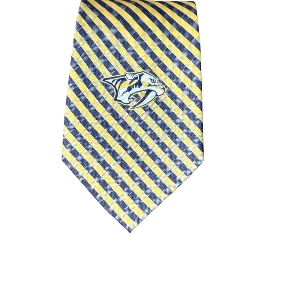 NHL Nashville Predators Tie | Eagles Wings Gingham Check | Fan Gift